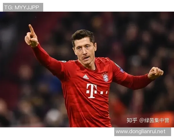 莱万欧冠赛场火力全开10场打入12球射手榜领跑稳获金靴