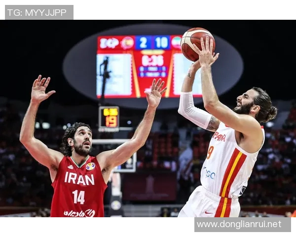 赫伯特琼斯的篮球之路与职业生涯的辉煌成就探索 赫伯特琼斯的篮球之路与职业生涯的辉煌成就探索