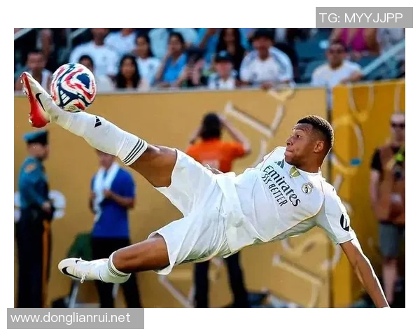 姆巴佩在欧洲杯上为法国掀起新一轮狂潮,20岁亚马尔将面临挑战 姆巴佩在欧洲杯上为法国掀起新一轮狂潮,20岁亚马尔将面临挑战