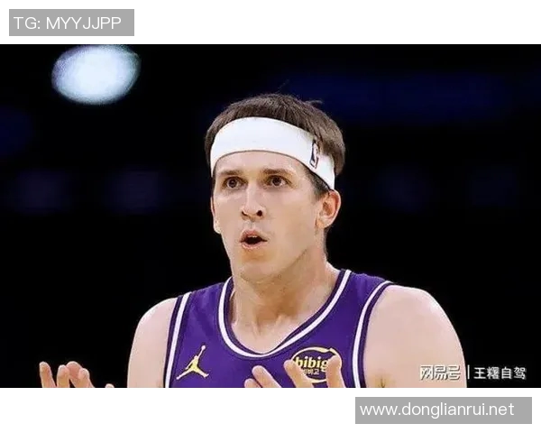 湖人季前赛对决快船全景分析球员表现与战术布局探讨